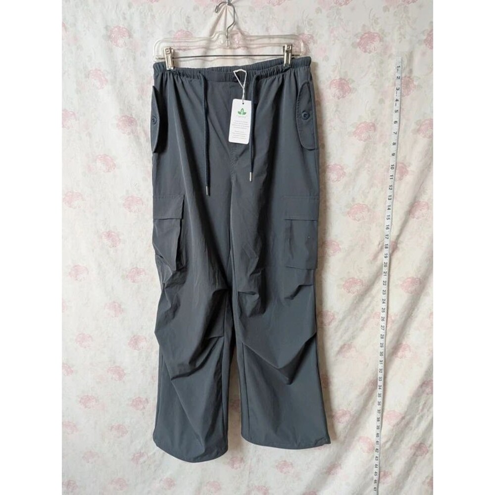 M Gray Wide-Leg Parachute Cargo Pants A092
